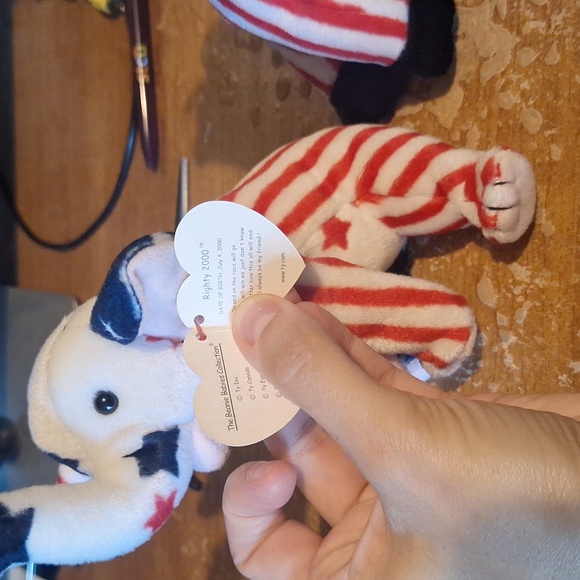 Lefty and righty 2000 collectable ty babies - Picture 2 of 3